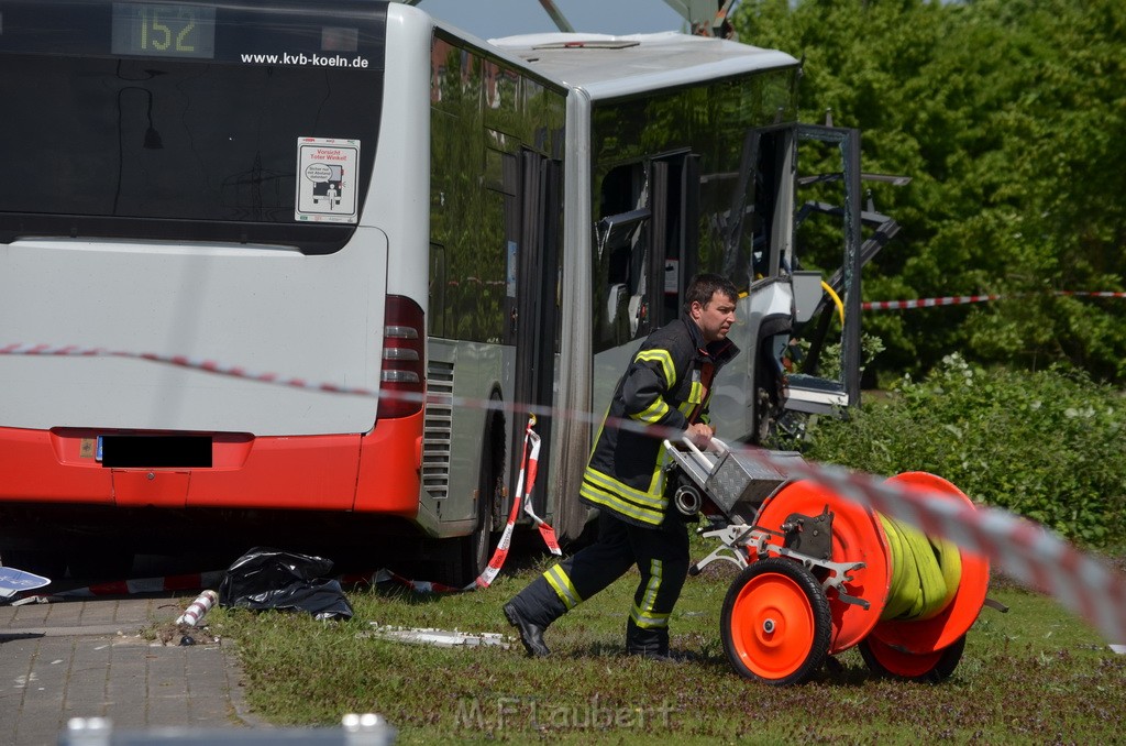 Schwerer Bus Unfall Koeln Porz Gremberghoven Neuenhofstr P341.JPG - Miklos Laubert